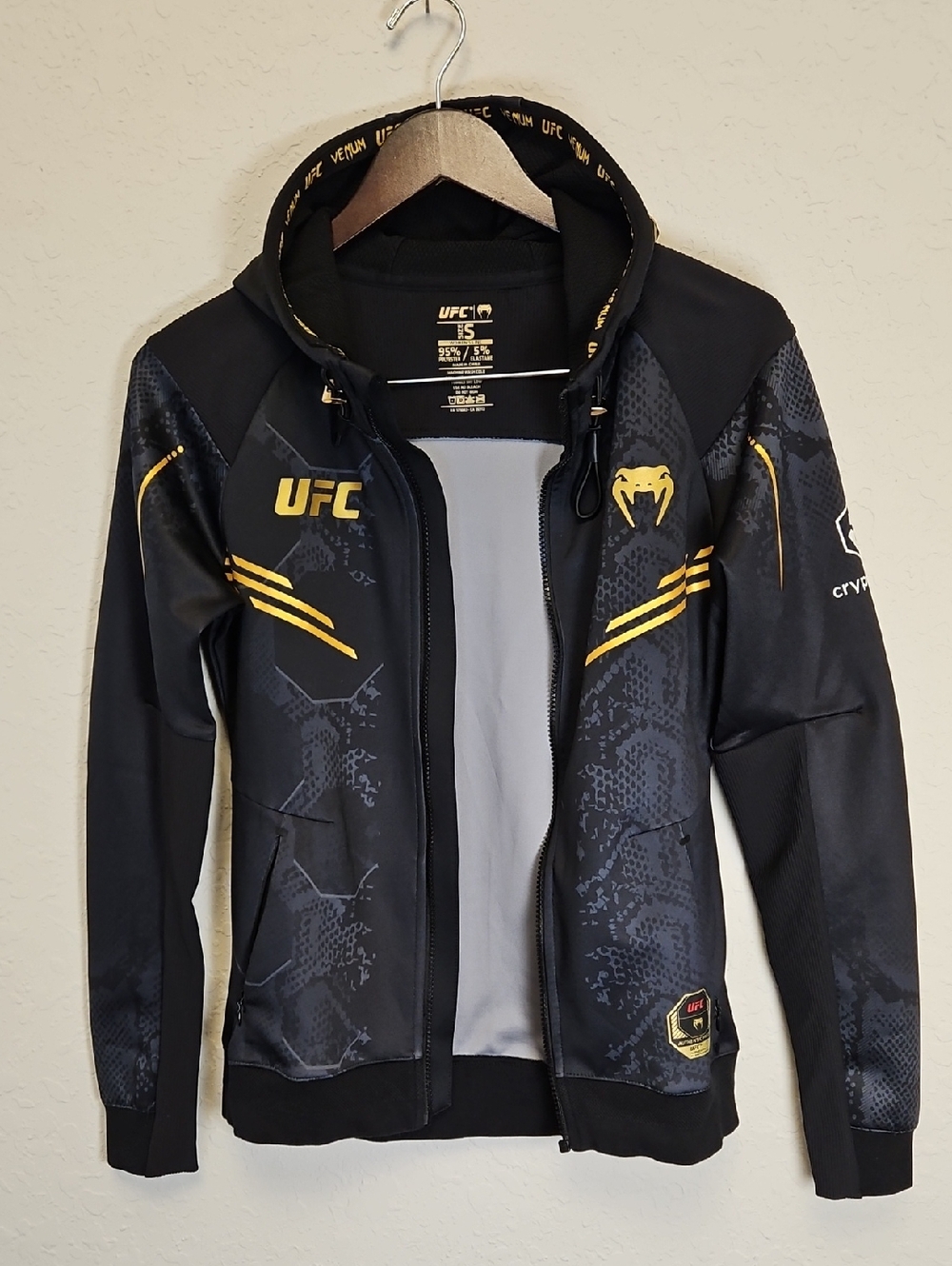 UFC Venum Womens Hooded Jacket Size Small *Missing Zipper*